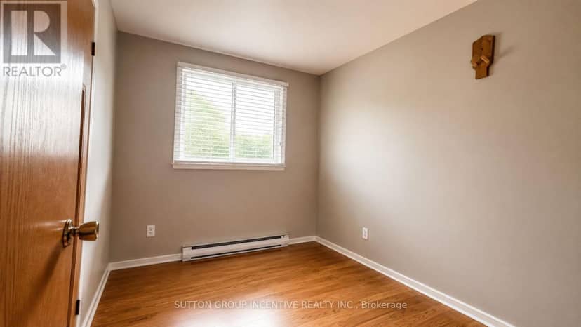35 Davies Crescent — photo 15 of 25