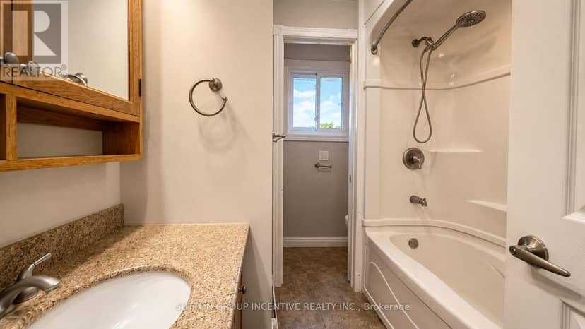 35 Davies Crescent — photo 16 of 25