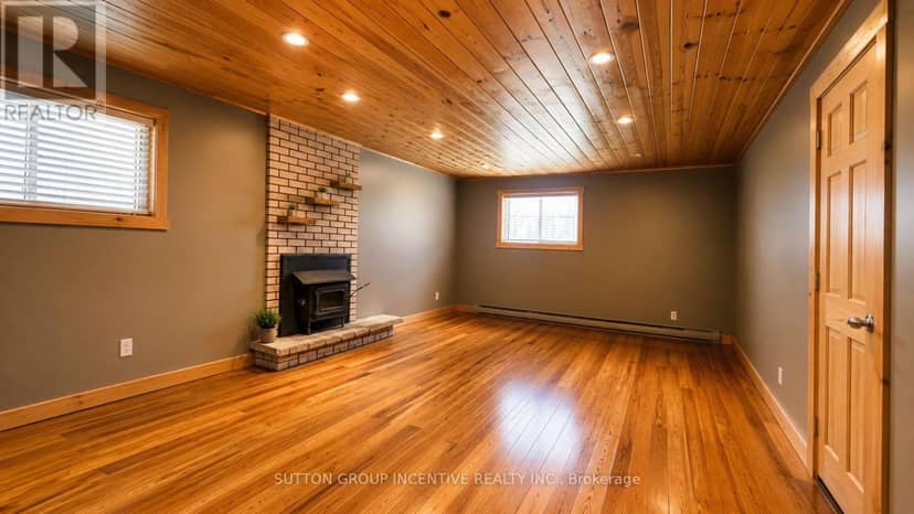 35 Davies Crescent — photo 18 of 25