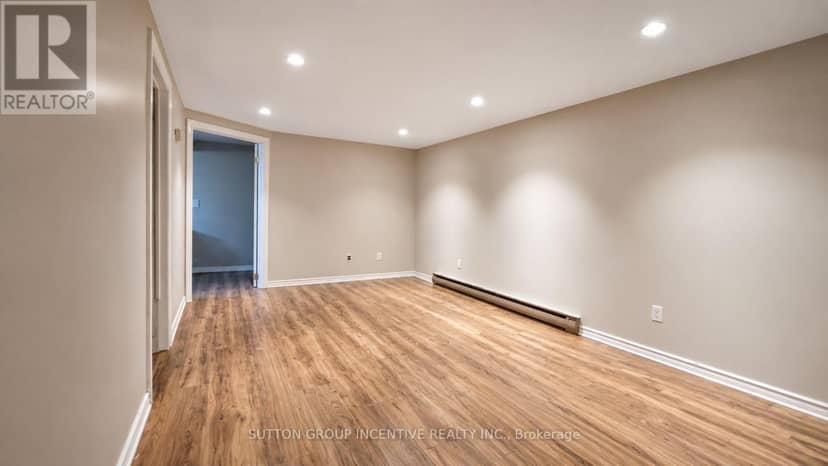 35 Davies Crescent — photo 22 of 25