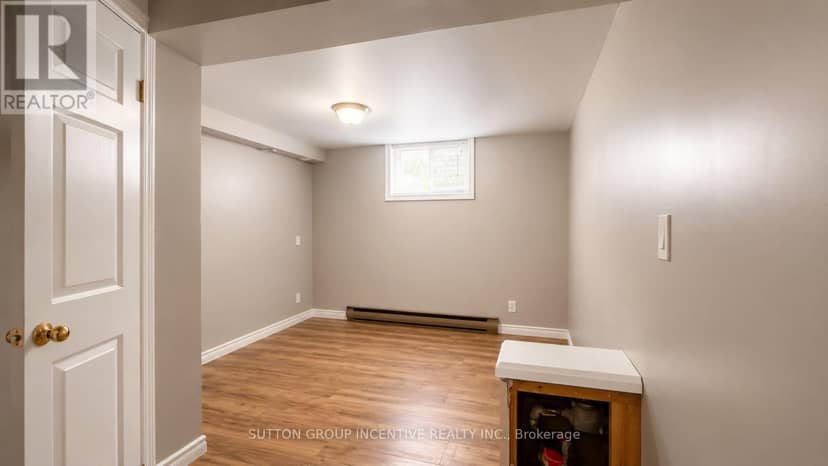 35 Davies Crescent — photo 24 of 25
