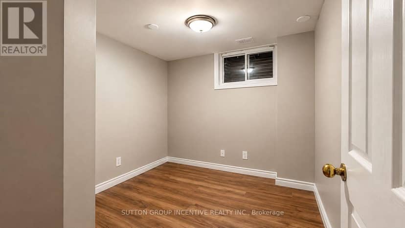 35 Davies Crescent — photo 25 of 25