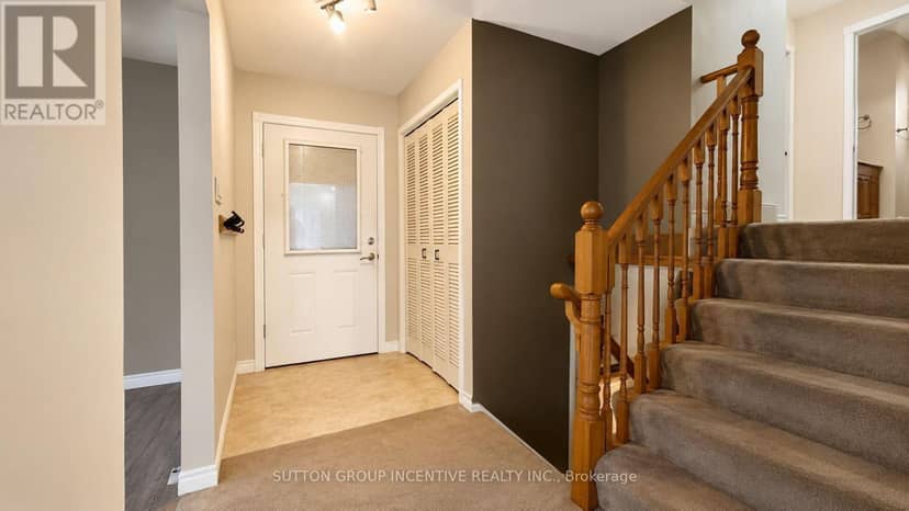 35 Davies Crescent — photo 4 of 25