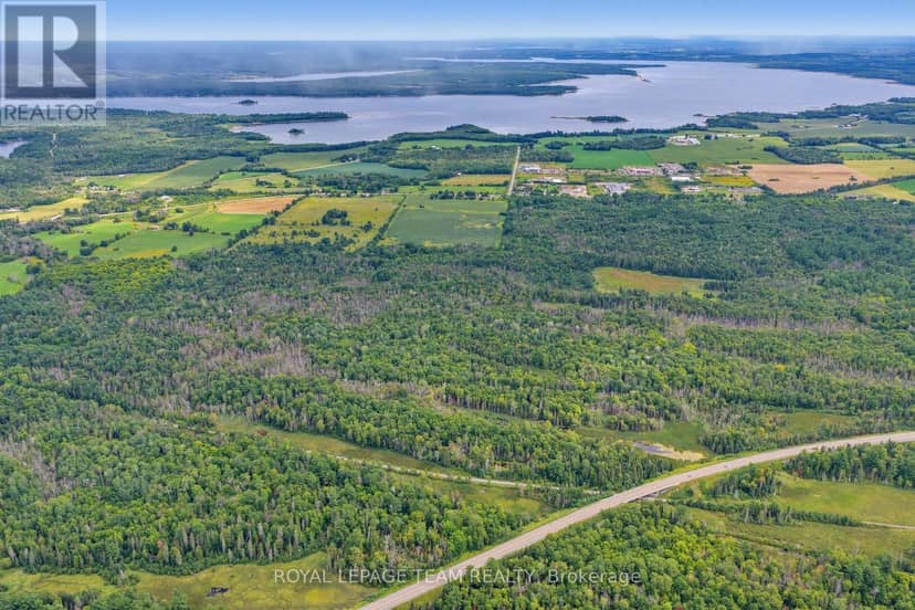 000 Greenwood Road, Laurentian Valley, photo 2