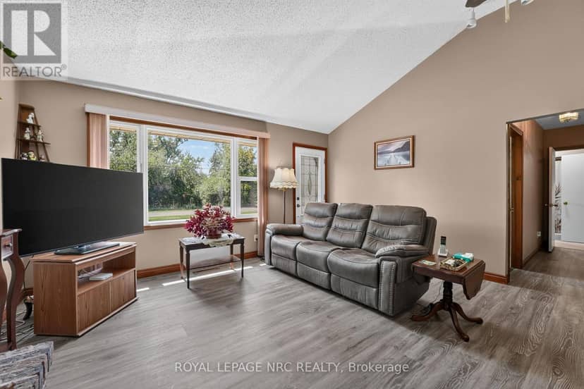 930 Edgemere Road — photo 38 of 40