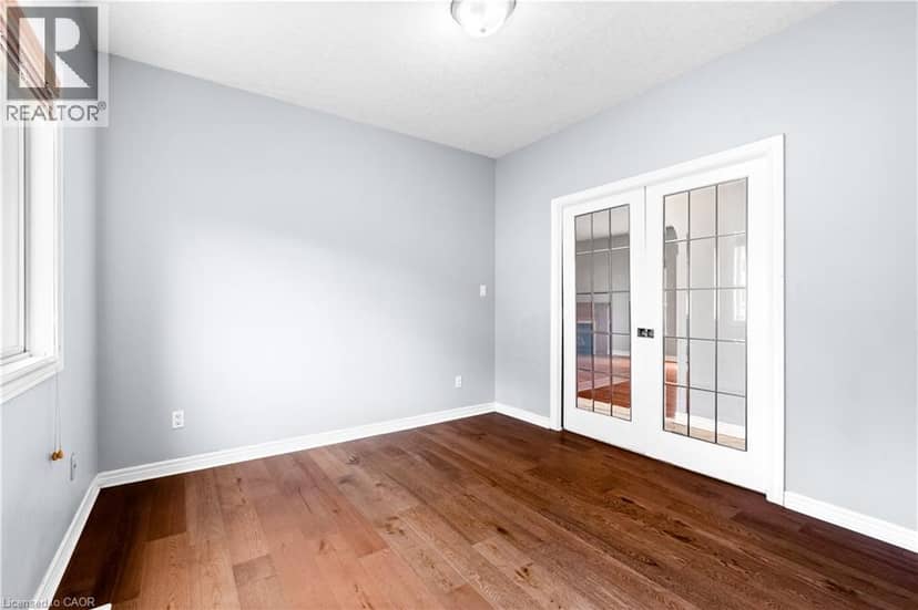 4 CLAIRFIELDS Drive W — photo 11 of 40
