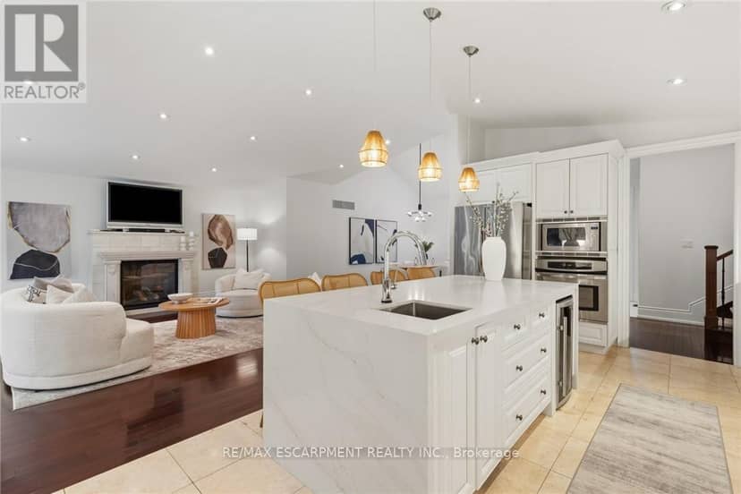 1063 Greenoaks Drive — photo 14 of 40