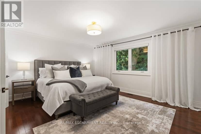 1063 Greenoaks Drive — photo 17 of 40