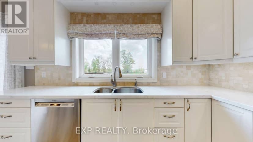 42 Somerville Crescent — photo 18 of 40
