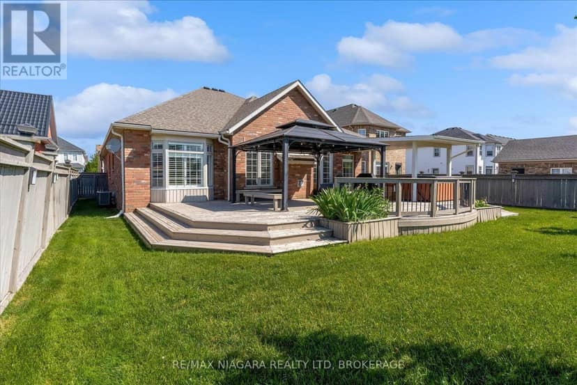 404 Wright Crescent — photo 1 of 33