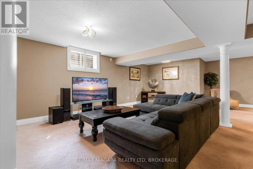404 Wright Crescent — photo 20 of 33