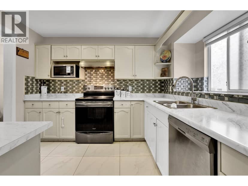 11 11875 210 STREET, Maple Ridge, photo 2