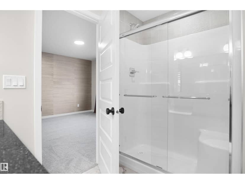 7100 51 AV — photo 33 of 40