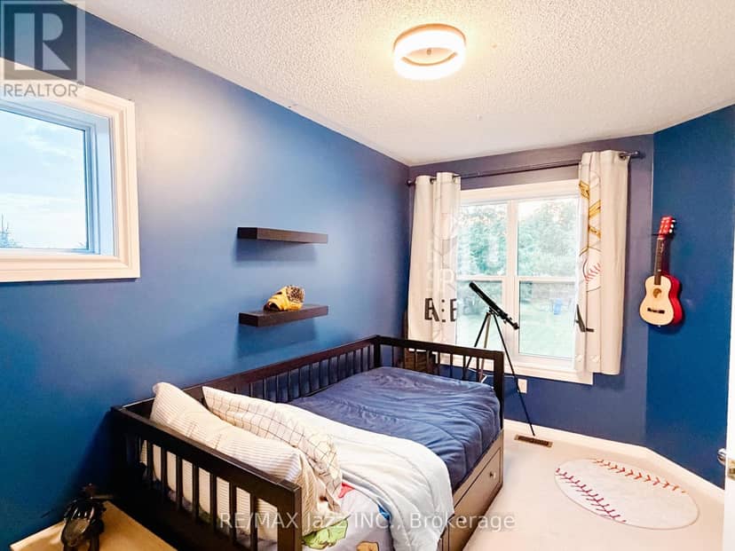 29 Songbird Crescent — photo 14 of 30