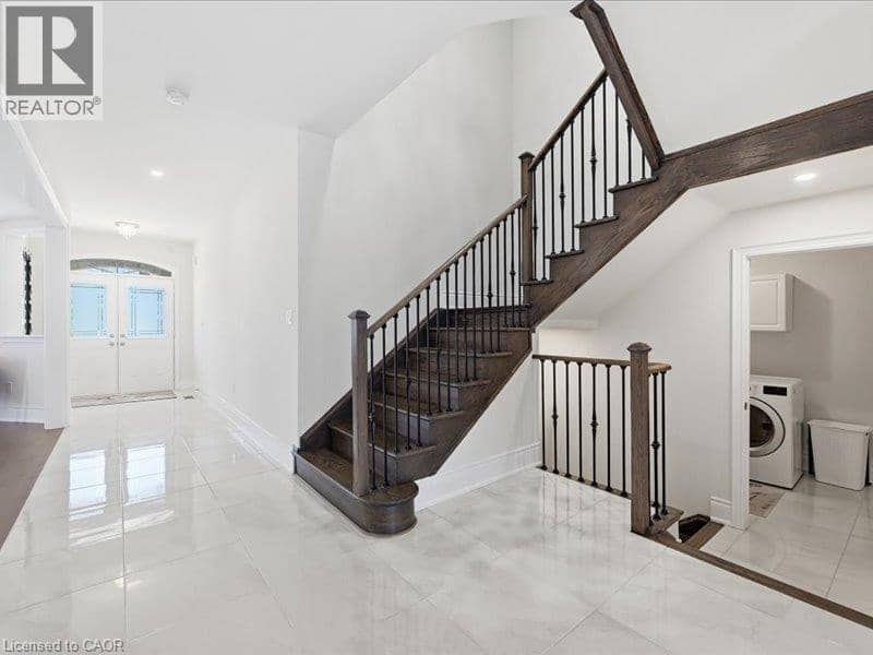 39 AVANTI Crescent — photo 17 of 40