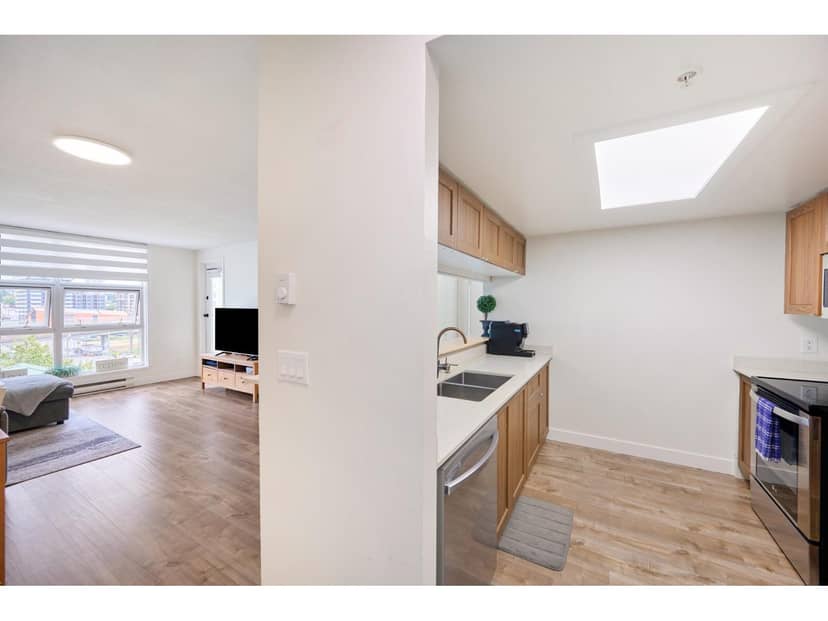 705 10523 UNIVERSITY DRIVE, Surrey, photo 2