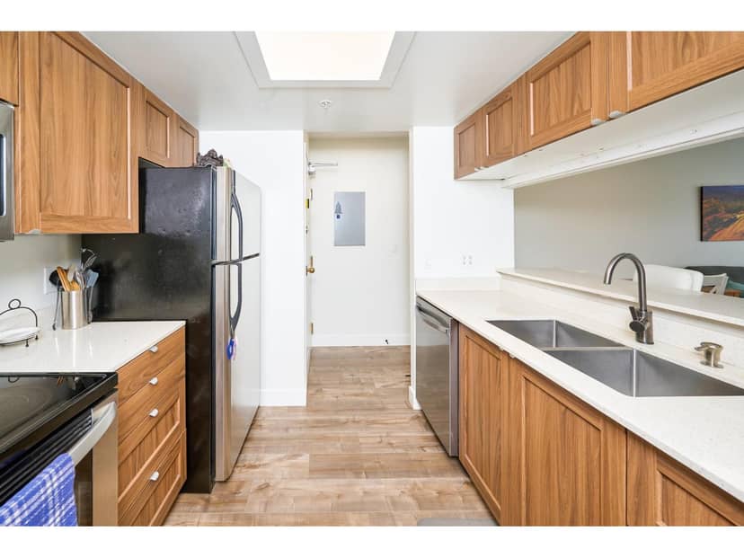 705 10523 UNIVERSITY DRIVE, Surrey, photo 5