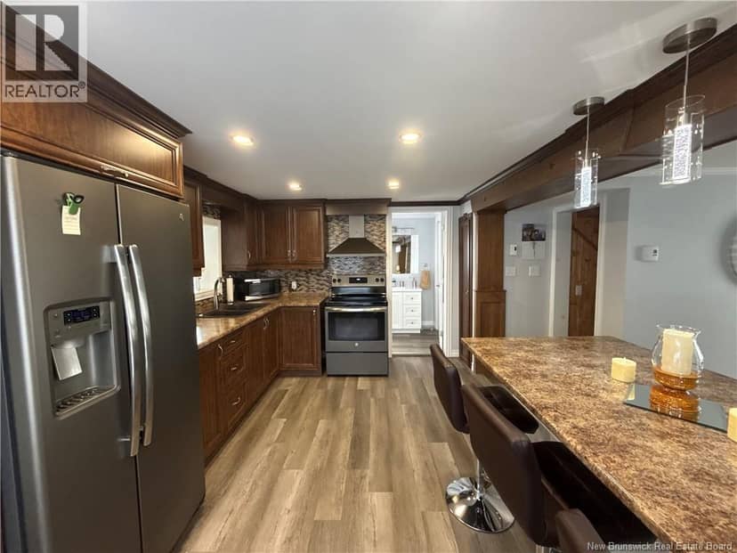 87 Vanier Street — photo 6 of 40