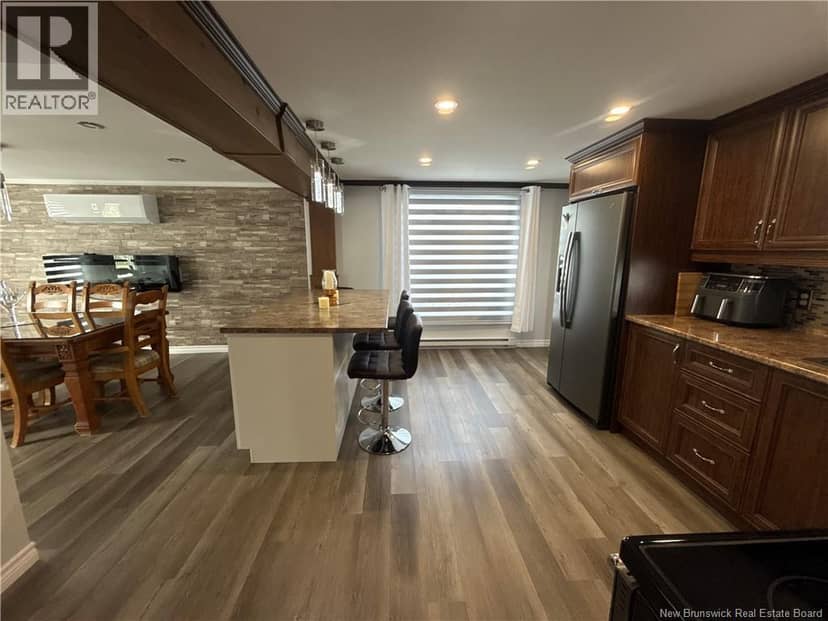 87 Vanier Street — photo 5 of 40