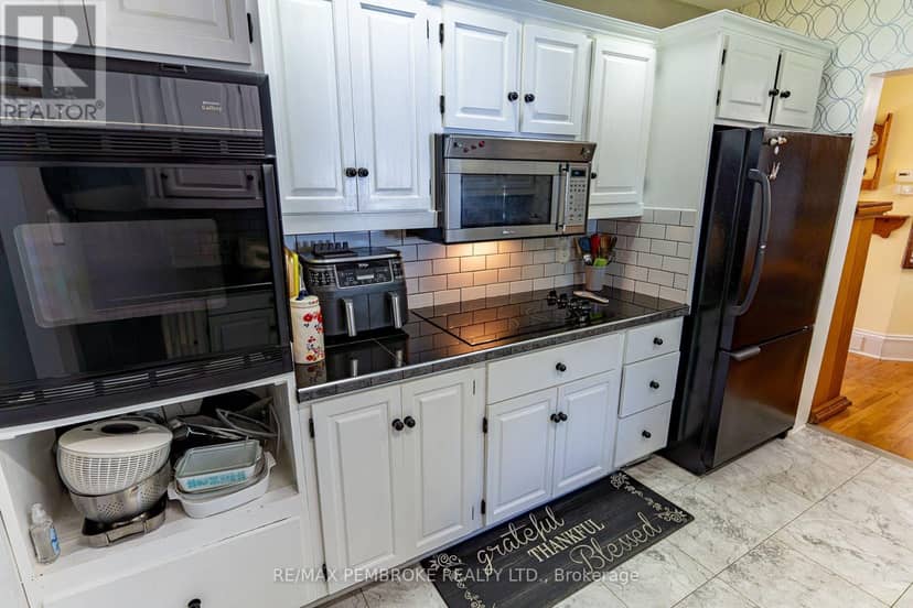 225 Mary Street — photo 11 of 40