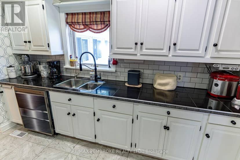 225 Mary Street — photo 12 of 40