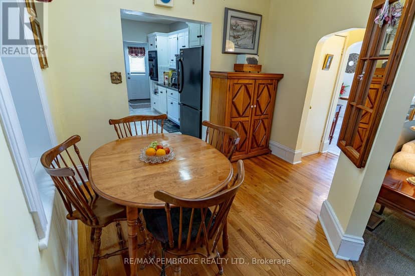 225 Mary Street — photo 18 of 40