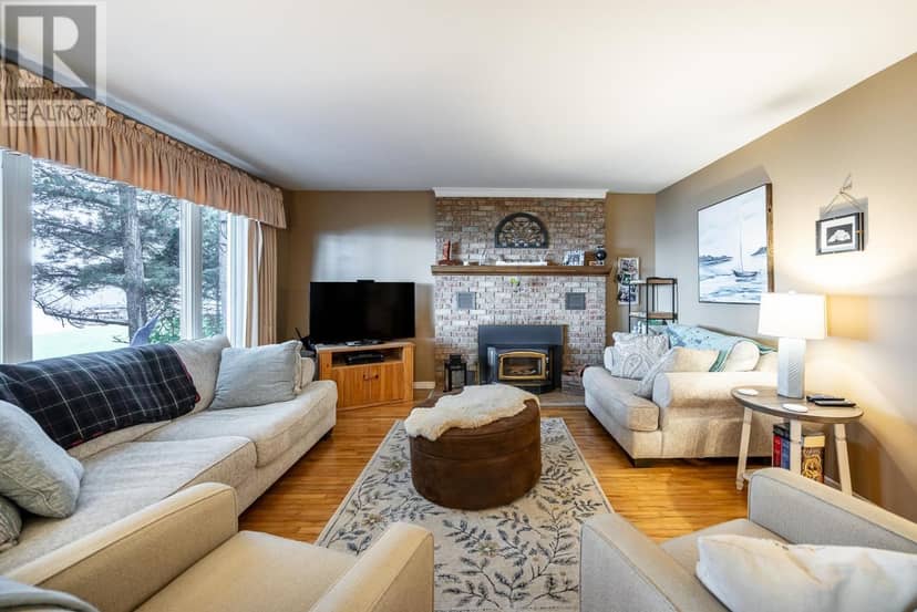 267 Pointe Louise DR — photo 14 of 34