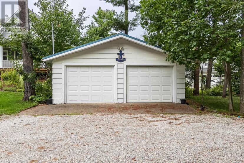267 Pointe Louise DR — photo 9 of 34