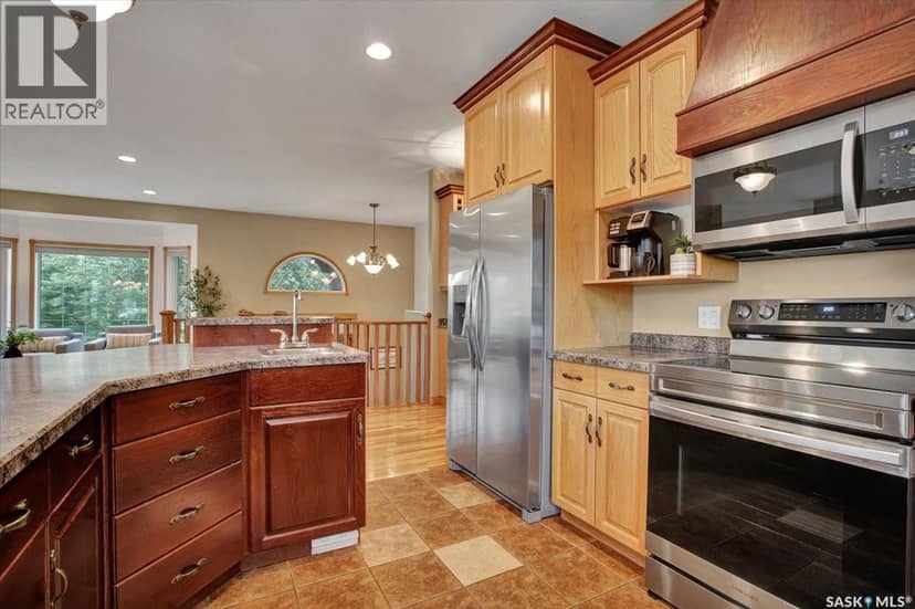 214 Burke PLACE — photo 12 of 40