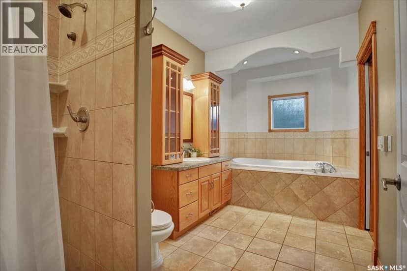 214 Burke PLACE — photo 17 of 40