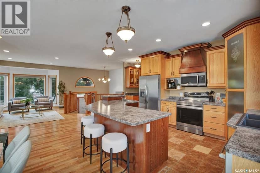 214 Burke PLACE — photo 3 of 40