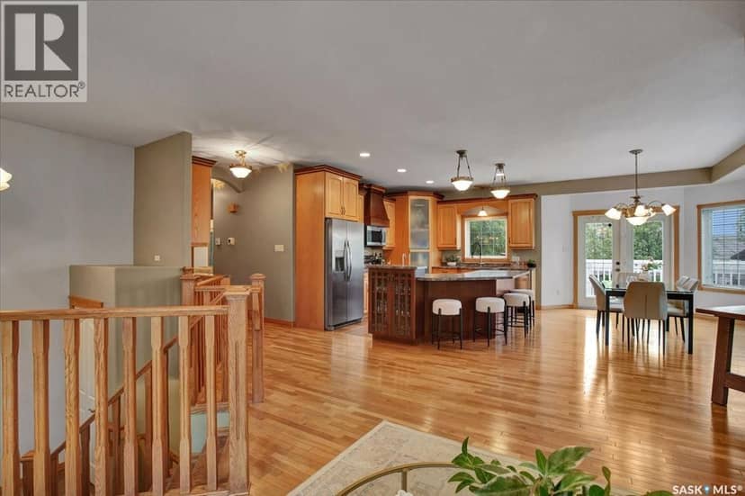 214 Burke PLACE — photo 4 of 40