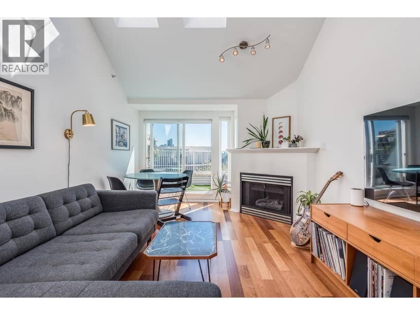 404 3939 Hastings Street, Burnaby, photo 2