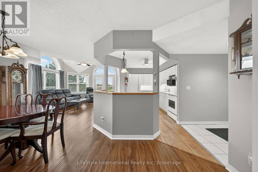 307 - 208 Silvercreek Parkway N, Guelph, photo 3