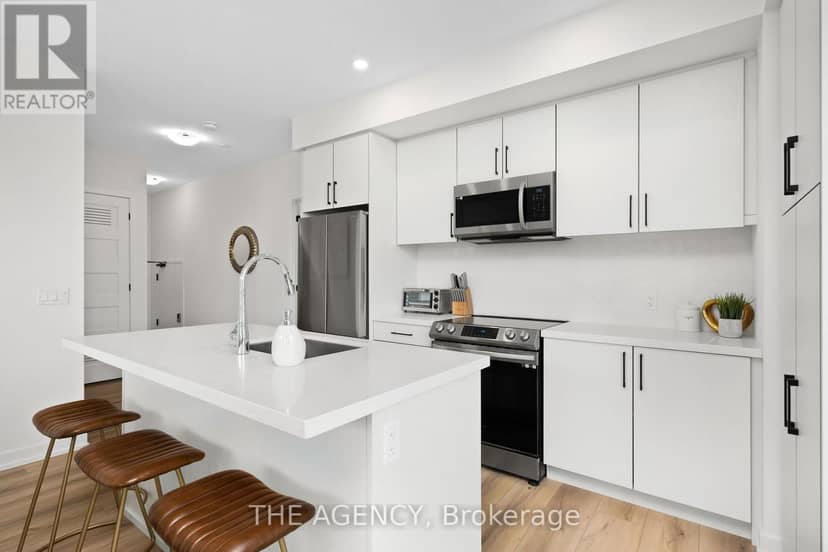 G36 - 415 Sea Ray Avenue — photo 4 of 25