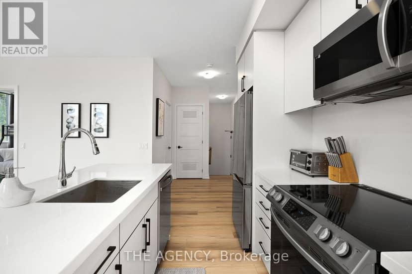 G36 - 415 Sea Ray Avenue — photo 6 of 25
