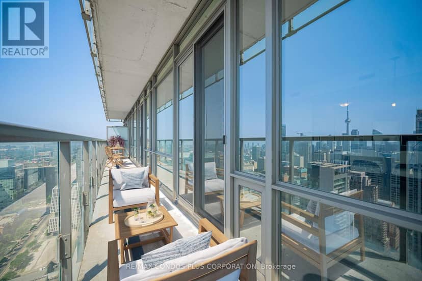 4404 - 38 Grenville Street — photo 10 of 40