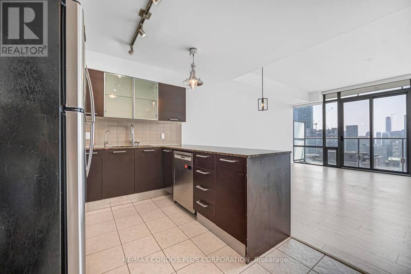 4404 - 38 Grenville Street — photo 19 of 40