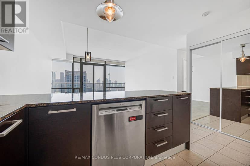 4404 - 38 Grenville Street — photo 22 of 40