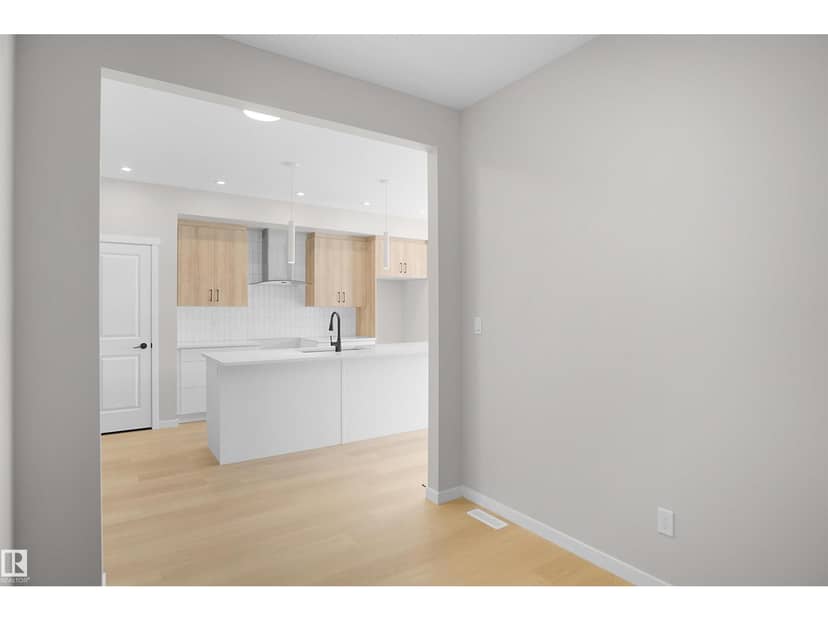 7113 51 AV — photo 16 of 38