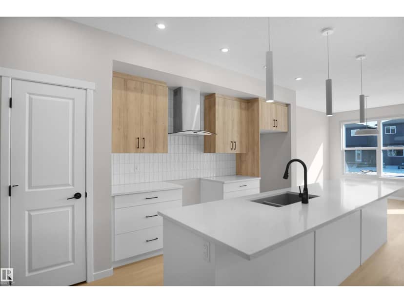 7113 51 AV — photo 10 of 38