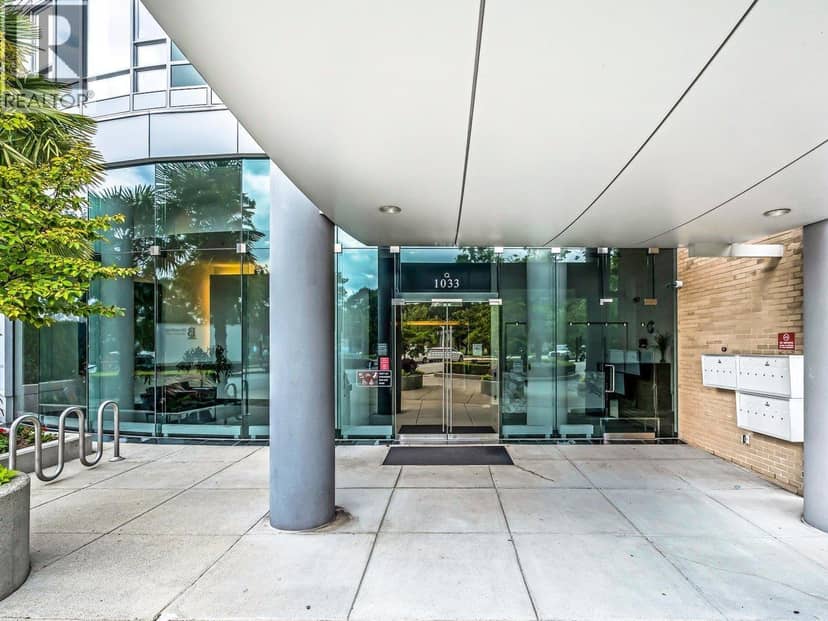 2105 1033 MARINASIDE CRESCENT, Vancouver, photo 2