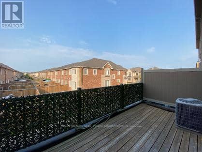 3060 Ernest Appelbe Boulevard — photo 4 of 37