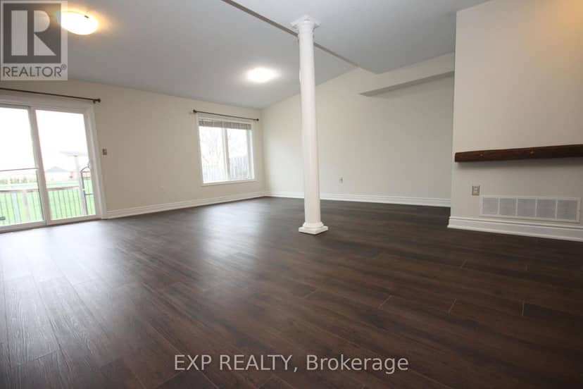 22 Geranium Avenue N, Hamilton, photo 3