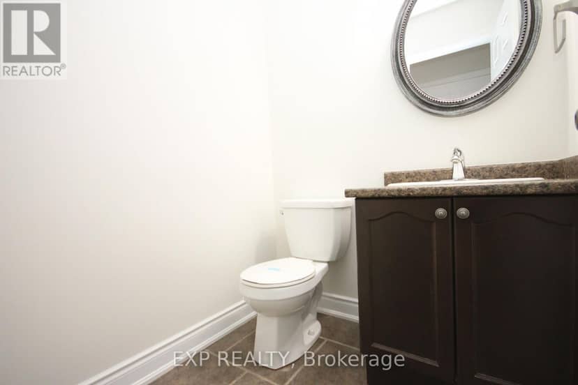 22 Geranium Avenue N, Hamilton, photo 8