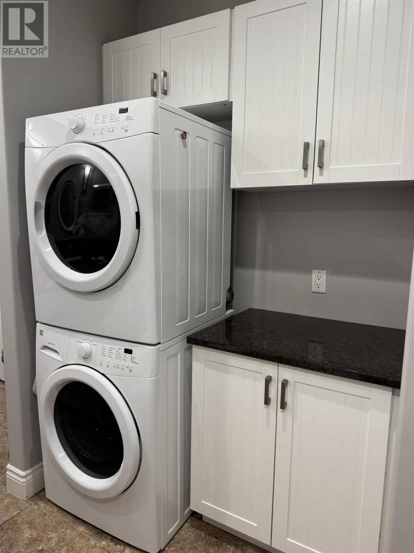 202 111 Richmond Street — photo 21 of 25