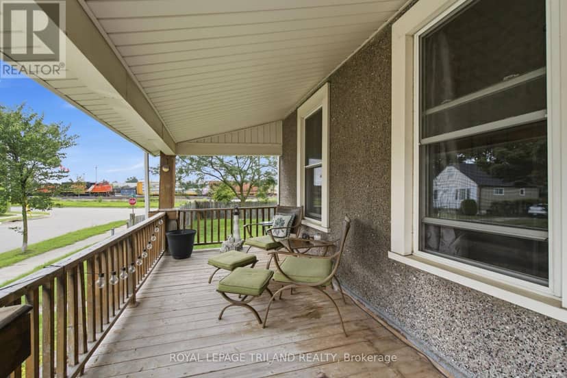 132 Oak Street — photo 2 of 27