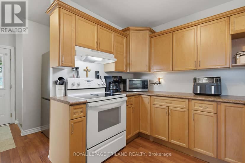 132 Oak Street — photo 7 of 27
