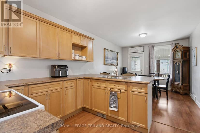 132 Oak Street — photo 8 of 27