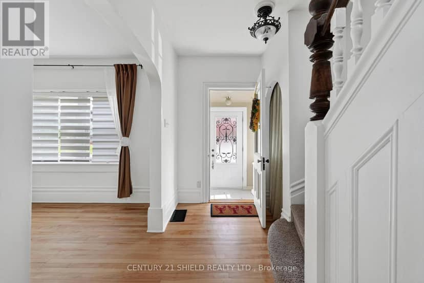 430 Sydney Street — photo 7 of 40